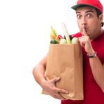 🌍 Com menor interesse do consumidor, companhias apostam na sustentabilidade “por padrão” para manter metas ambientais e proteger vendas.