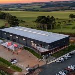 Em meio à crise, Brasil reforça aposta em robôs de ordenha 🐄 Lely