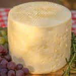 Com apoio público, pequena agroindústria familiar se consolida como referência de regularização sanitária. Queijaria Benê