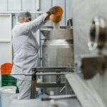 indústria🌱 Setor amplia renda e emprego enquanto segura inflação de alimentos