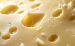 Empresas ampliam presença no mercado de queijo com aquisições estratégicas e foco em segmentos de maior valor agregado.