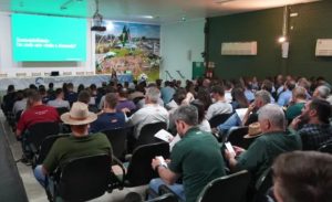 📊 Encontro técnico debate caminhos para aumentar eficiência e competitividade do leite no Mercosul e nas propriedades. Expodireto