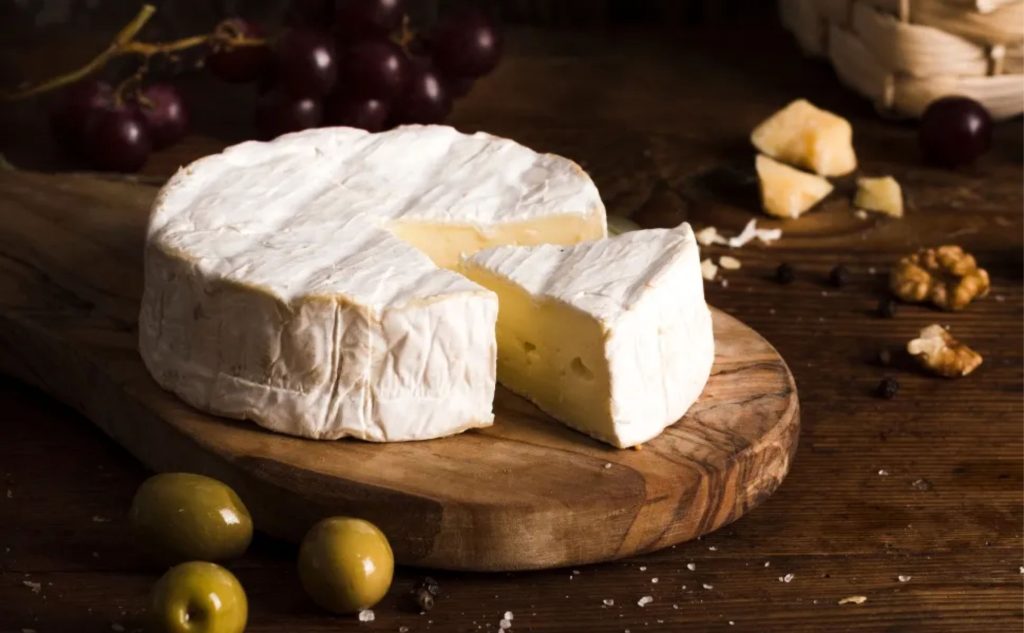 Diversidade de métodos e tradição fortalecem a produção de queijos artesanais no estado.