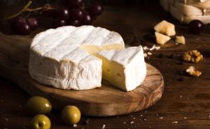 Diversidade de métodos e tradição fortalecem a produção de queijos artesanais no estado.