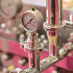 ⚙️ Fluxo controlado, limpeza eficiente e menor tempo de parada dependem diretamente de bombas e válvulas no processamento de lácteos.