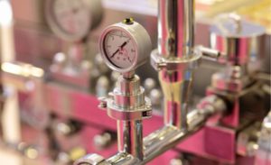 ⚙️ Fluxo controlado, limpeza eficiente e menor tempo de parada dependem diretamente de bombas e válvulas no processamento de lácteos.