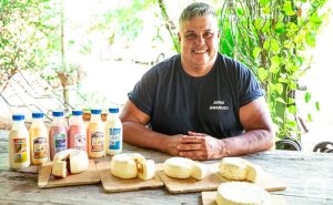 José Antônio Amaduci Júnior, que transformou a produção de leite em uma marca própria com forte apelo direto ao consumidor.