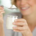 Proteínas e cálcio após os 40: o que muda no corpo A partir dos 40, o organismo exige mais estratégia: proteínas e cálcio ajudam a sustentar força, saúde e rotina ativa.