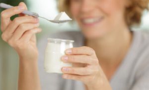 A partir dos 40, o organismo exige mais estratégia: proteínas e cálcio ajudam a sustentar força, saúde e rotina ativa.