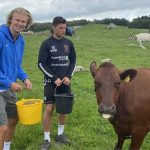 Leite cru e carne: o estilo de vida rural de Haaland 🥩 Haaland une performance e vida no campo com dieta baseada em leite cru e carne, gerando debate sobre consumo e segurança alimentar.