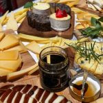 Pequena queijaria de Londrina vira destaque internacional Do interior do Paraná para o mundo: queijos de Londrina somam 7 medalhas e reforçam a força da produção local.