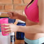 Whey Protein: como escolher o tipo certo 🥛 Entenda como o Whey Protein funciona, seus benefícios e os cuidados antes de incluir na rotina.