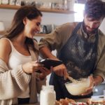 O segredo do leite vencido que chefs conhecem 💡 Nem sempre estragado significa inútil: o leite vencido tem um papel curioso na cozinha.