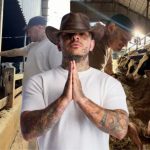 “Haverá sinais”: Toguro profetiza compra de fazenda e entrada na pecuária Em publicação recente nas redes sociais, o influenciador fitness Tiago Toguro — conhecido nacionalmente como Toguro — afirmou: “Eu profetizo, eu vou comprar uma fazenda esse ano e vou criar gado.