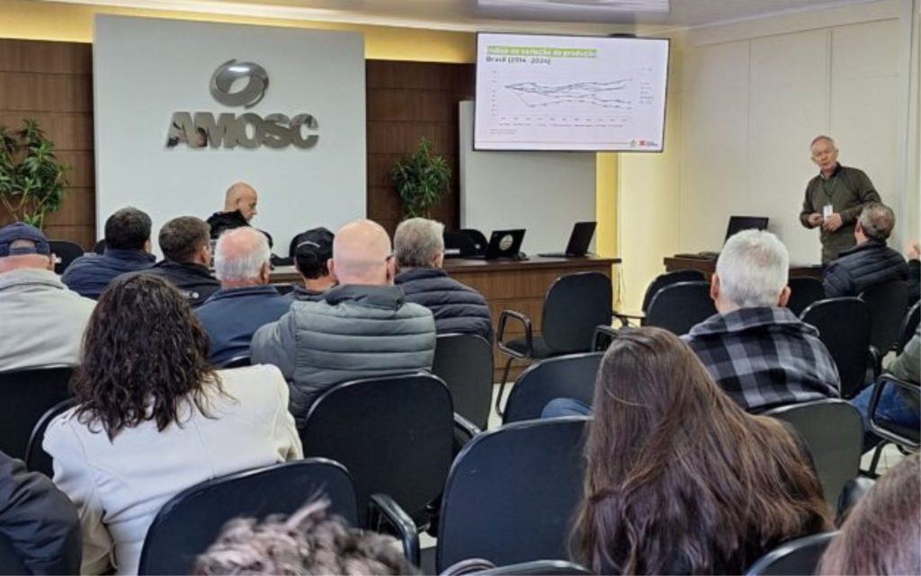 🥛 Movimento reúne sete associações regionais para ampliar representatividade e discutir preços, custos e organização da cadeia leiteira catarinense.