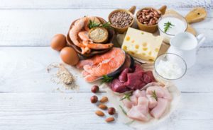 💪 Nem sempre consumir mais proteína traz benefícios. Especialista explica como calcular a necessidade diária de forma adequada.