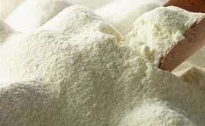 🥛 Proposta aprovada pela ALMG combina restrições ao leite reconstituído importado, multas elevadas e autorização excepcional para períodos de falta de oferta.