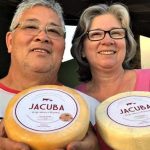 Eles largaram o escritório e encontraram ouro no leite Jersey Jersey