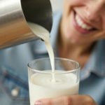 Nem sem lactose, nem tradicional: o avanço do leite A2 O que começou na Nova Zelândia virou uma tendência que já chegou ao mercado brasileiro.