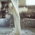 A conta começou a fechar: leite avança e custos recuam pela primeira vez 🥛 A combinação de alta ao produtor, custos menores e derivados firmes muda a leitura do mercado em maio.