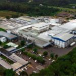 As marcas de leite que parecem rivais, mas têm o mesmo dono A história da Lactalis mostra como um negócio familiar francês se transformou em um dos maiores grupos lácteos do mundo.