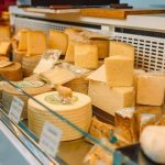 Quem vai abastecer uma fábrica de 155 mil toneladas de queijo? 🏭 Nova planta de queijo une investimento privado e incentivos públicos para fortalecer a indústria de alimentos.