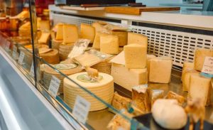 🏭 Nova planta de queijo une investimento privado e incentivos públicos para fortalecer a indústria de alimentos.