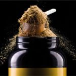 Nova validade, produto vencido: polícia fecha fábrica clandestina 📦 Segundo a polícia, leite em pó e whey protein vencidos eram reembalados e rotulados com novas datas de validade para comercialização.