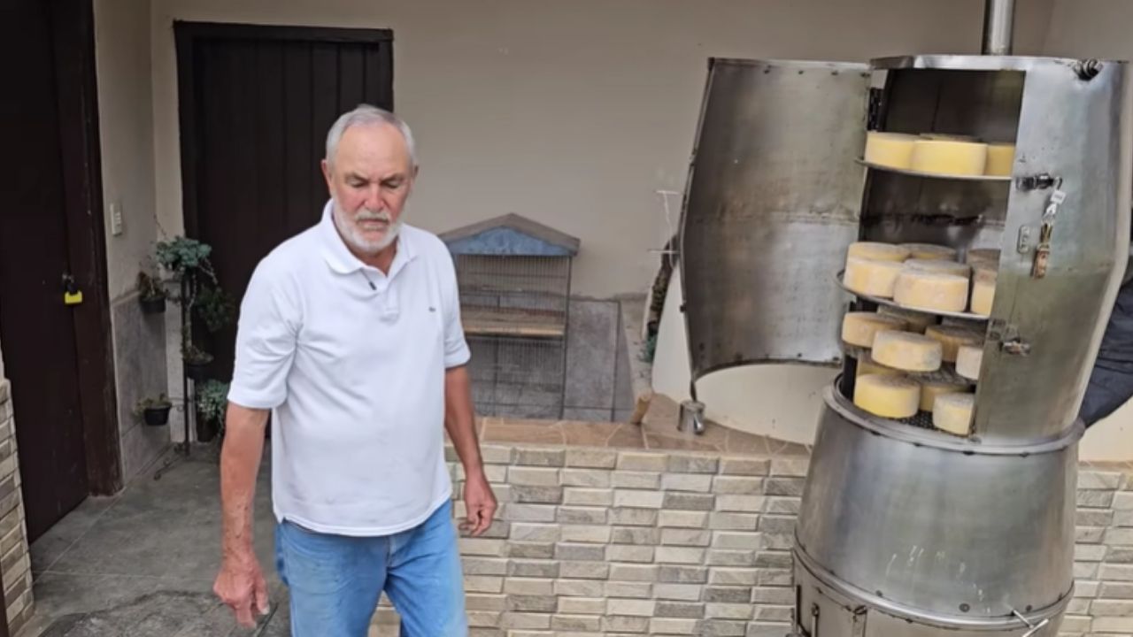 Produtor mineiro mantém fábrica de queijo há 48 anos e transforma pingo antigo em segredo premiado O pingo, o segredo por trás do queijo premiado