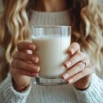 Leite é inflamatório? Casos específicos não justificam generalizações APLV e intolerância à lactose exigem cuidados, mas isso não significa que o leite provoque inflamação em pessoas saudáveis. ✅
