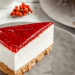 A curiosa evolução do cheesecake que conquistou diferentes culturas 🍰 Uma mudança na receita fez o cheesecake atravessar fronteiras e inspirar combinações praticamente sem limites.