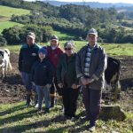 De um tarro por dia a 24 vacas: a rotina da produção de leite gaúcha Feriado, chuva ou vaca doente: conheça a rotina que uma família não interrompe há quase 40 anos