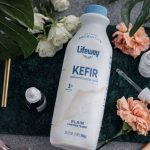 Kefir dispara nos EUA e mostra o novo caminho dos lácteos funcionais 🧬 Proteína, probióticos e bem-estar transformam o consumo de lácteos e criam novas oportunidades dentro da alimentação funcional.