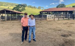 👨👦 Aos 60 anos, ele trocou a vida em São Paulo pelo Queijo Minas Artesanal aprendido com o pai de 95 anos.