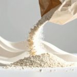 Whey falsificado: veja os sinais para identificar o produto fake 🧪 Grumos, embalagem violada e ausência de dados do fabricante: veja os sinais de que seu whey protein pode ser falsificado
