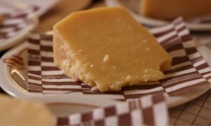 Um teste às cegas reuniu marcas nacionais e importadas de parmesão fracionado.