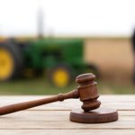 Clima e queda do leite: TJMG suspende parcelas de dívida rural Uma decisão judicial recolocou no centro da discussão uma questão que pesa sobre quem produz: o que acontece quando a renda deixa de acompanhar a dívida? ⚖️