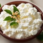 Escassez de queijo cottage no Canadá gera aporte de C$ 200 milhões Entre vídeos virais e números que não param de crescer, o Canadá corre para resolver um problema que pegou a indústria de surpresa.