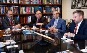 ⚖️ Produtores que forneceram leite à Cosulati querem mudar as regras da venda dos bens da cooperativa. Veja os detalhes do pedido.