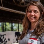 Fazenda que fornece à Danone mira 14 mil litros de leite por dia Bárbara Kallás assumiu a gestão da Fazenda da Vovó, em Minas Gerais, após um pedido feito pelo pai antes de morrer, em 2018 (Foto: Daniel Reche/Danone)