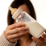 Abbott lança fórmula infantil líquida feita com leite integral 🍼 Sem xarope de milho, sem óleo de palma: uma fórmula infantil chama atenção pelo que NÃO tem — e pelo que leva no lugar.