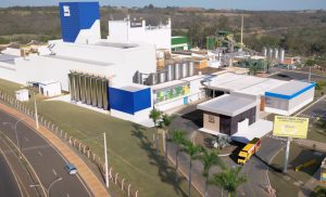 O projeto começa a sair do papel em 2027 e acrescenta uma nova frente a uma estrutura industrial já instalada.