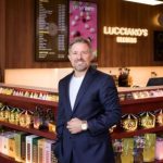 Lucciano’s mira 2027 e aposta alto na expansão internacional 💡 A expansão levou a marca a mercados inesperados, mas também revelou que crescer fora de casa exige muito mais do que um produto de sucesso.