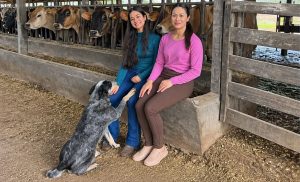 Flávia da Silva Tonello e Flor de Lis Tonello unem experiência e formação profissional para garantir a continuidade da atividade no campo.