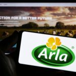 Arla Foods injeta € 63 milhões para ampliar skyr e queijo cottage A Arla Foods vai mexer em duas fábricas europeias, mas o detalhe que mais intriga não está na cifra do investimento. 🥛