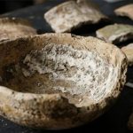 Proteínas em potes de 8 mil anos revelam que o queijo já era produzido na pré-história queijo