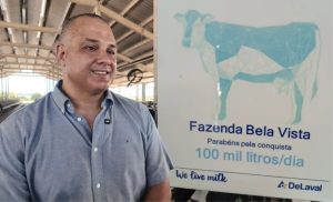 Em um diálogo enriquecedor com Sérgio Ferraz Ribeiro Filho, diretor geral de produção e neto do fundador, a paixão pela pecuária leiteira e um profundo respeito pelos animais transpareceram em cada palavra.