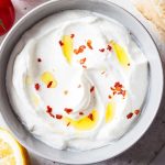 Tendências 2027: feta batido e outros sabores que vão dominar o cardápio Uma lista de tendências 2027 mistura sabores que todo mundo conhece com apostas que quase ninguém ouviu falar. O leite está no meio disso.