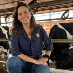 Nestlé investe R$ 150 milhões para fortalecer produção de leite no Brasil Barbara Sollero, gerente-executiva de Compras de Leite da Nestlé, afirmou que a estratégia prioriza a profissionalização dos produtores